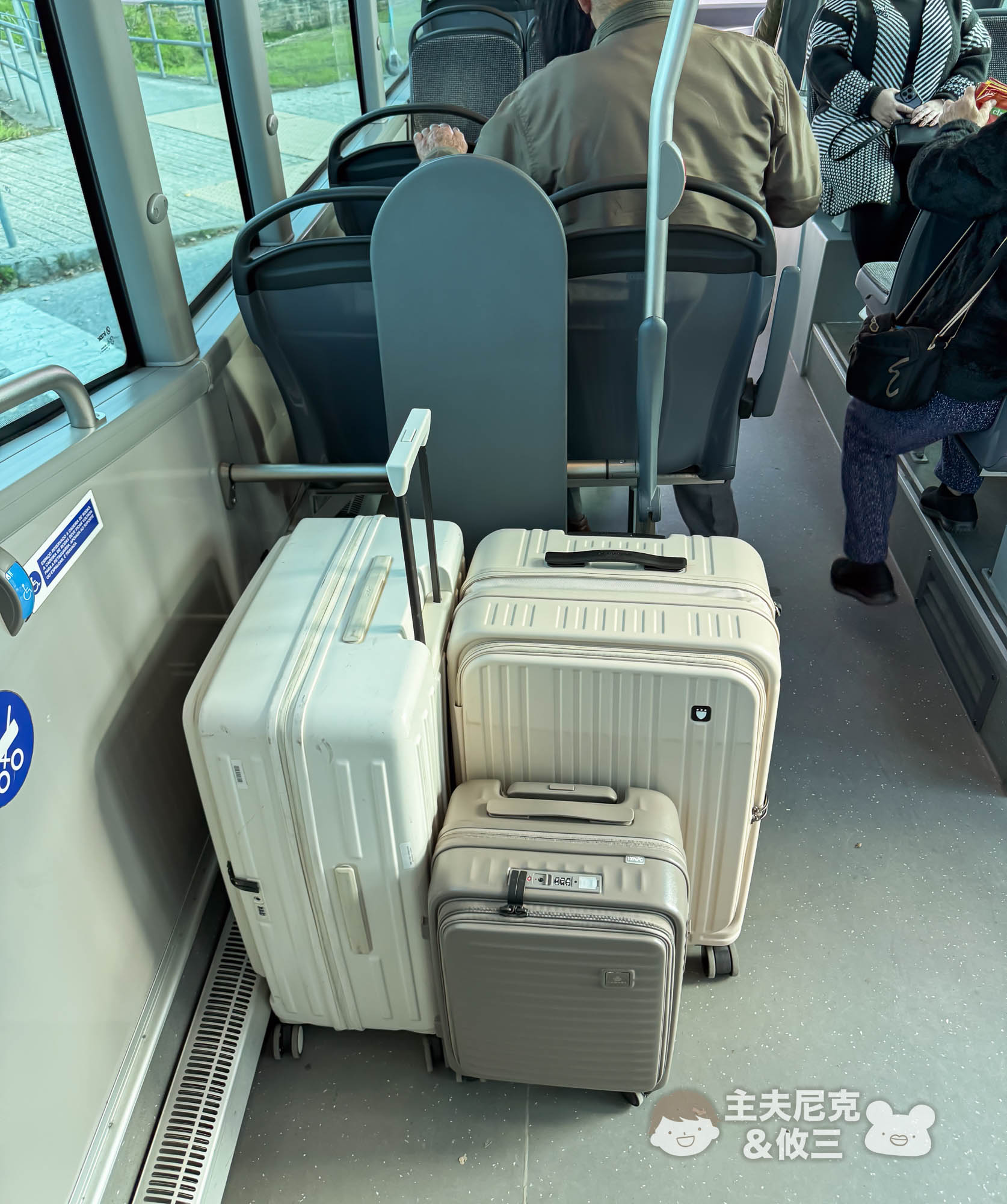 煞車行李箱團購》7月最新LAMADA前開式2代Swiss Style BERMAS一鍵煞車.超輕PC解放雙手超好用 - 第15張圖 煞車行李箱團購》7月最新LAMADA前開式2代Swiss Style BERMAS一鍵煞車.超輕PC解放雙手超好用