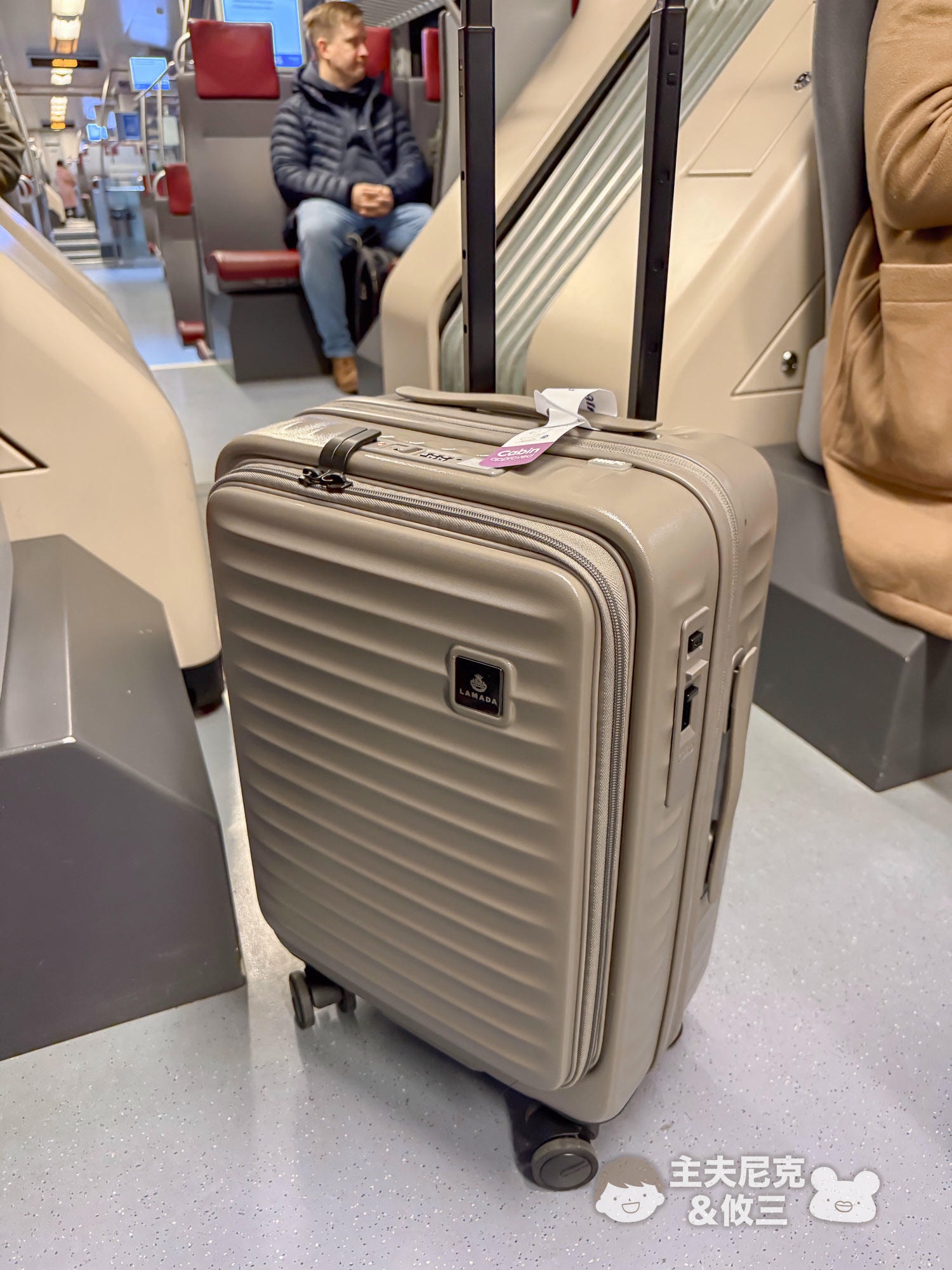 煞車行李箱團購》7月最新LAMADA前開式2代Swiss Style BERMAS一鍵煞車.超輕PC解放雙手超好用 - 第16張圖 煞車行李箱團購》7月最新LAMADA前開式2代Swiss Style BERMAS一鍵煞車.超輕PC解放雙手超好用